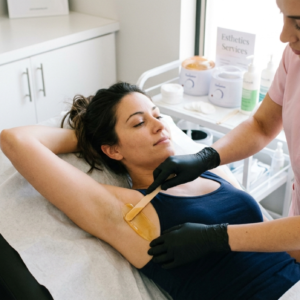 Underarms waxing